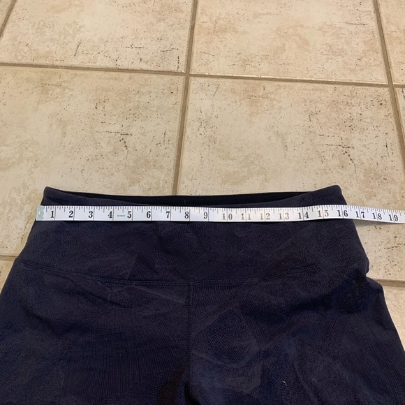 💜 Kirkland Signature Black Cropped Leggings | Size XL | Slit Hem Detail - Picture 4 of 6